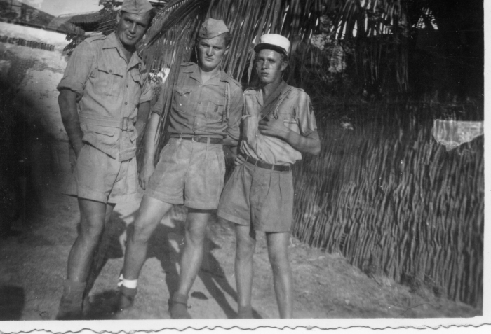 Indochina_1947_Die_Kumpels_von_mir_bei_einem_gemeinsamen_Spaziergang_in_Phan_Tiet.jpg