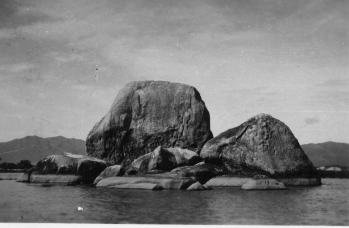 Indochina_1947_Meeresfelsen_in_Nha_Trang.jpg